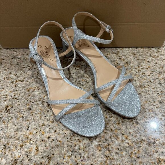 Badgley Mischka Jewel Silver Strappy Sandals Omari Block Heels 7.5 NIB - Picture 1 of 9